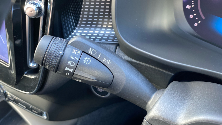 Volvo Xc40 2.0 B4P Plus Dark 5dr AWD Auto Petrol Estate